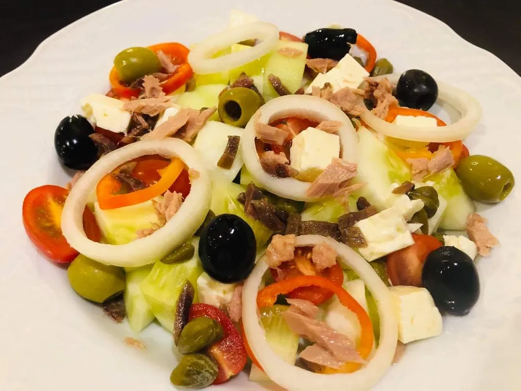 /images/restaurants/de-bonte-greek-salad.jpeg