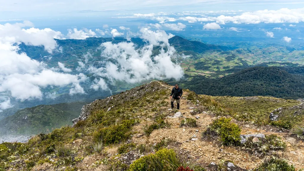 /images/tourist-spots/mount-apo-trek-gallery.webp